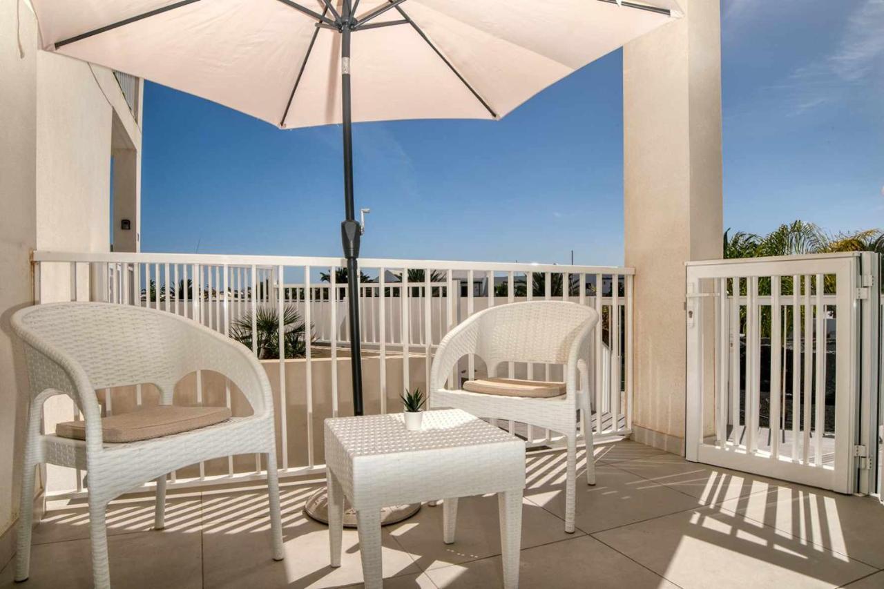 Luminosa Vivienda Vacacional Con Vista A La Piscina Costa Teguise Luaran gambar