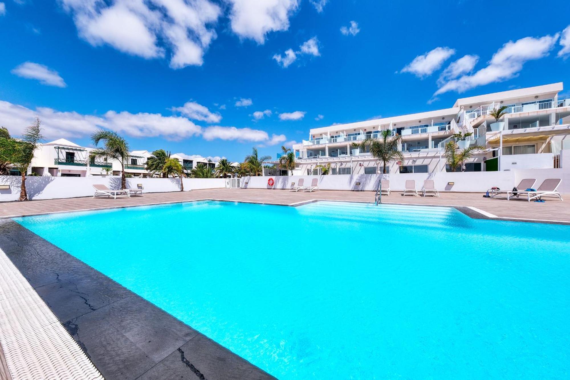Luminosa Vivienda Vacacional Con Vista A La Piscina Costa Teguise Luaran gambar